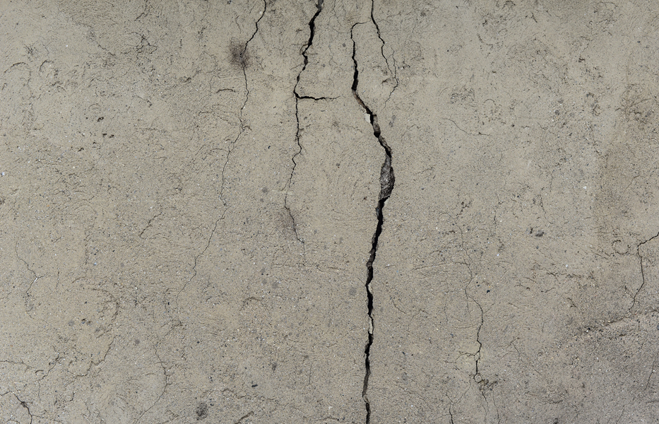 Cracks in walls and buildings 